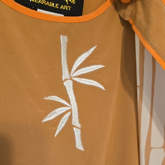 Vtg Bob Mackie Tan and White Blouse with Relaxed Fit. 2 Piece Set With Tank Top. - Picture 10 of 10